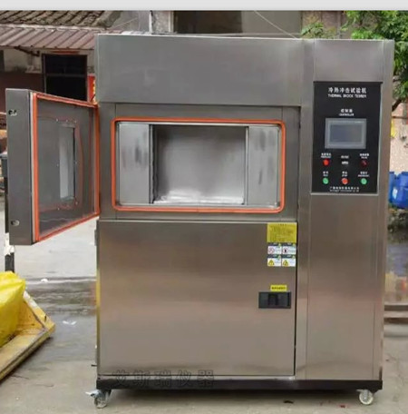非標(biāo)定制款擺管淋雨試驗箱